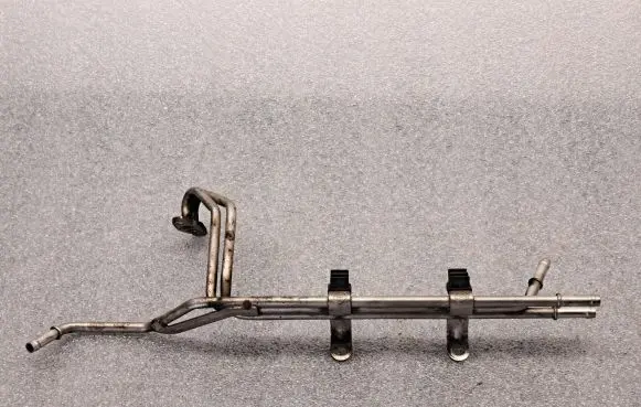 Fuel injector supply line/pipe