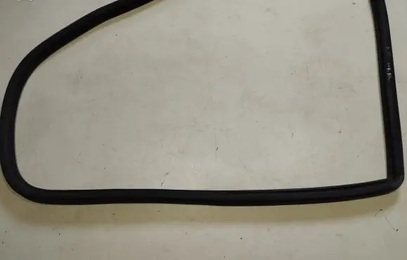 Volvo S70 V70 V70 XC Rear door rubber seal (on body) 