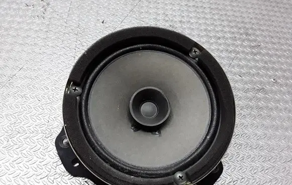 Suzuki Grand Vitara I Rear door speaker 3935060G00