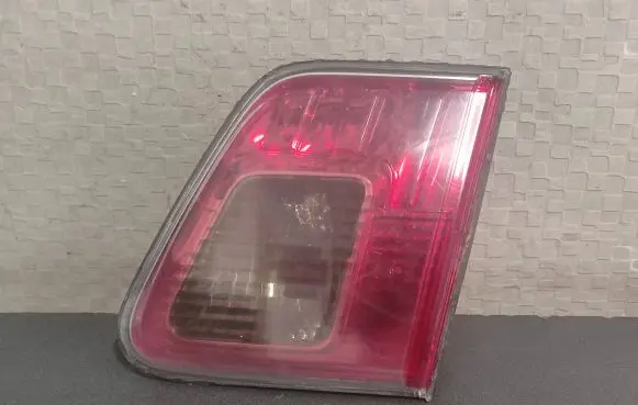 Toyota Avensis T270 Tailgate rear/tail lights