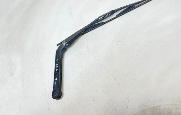 Nissan X-Trail T30 Rear wiper blade arm 12001