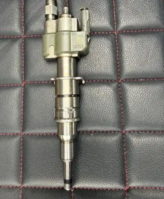 BMW 3 E90 E91 Fuel injector 7589048 10181010 PA66GF3596