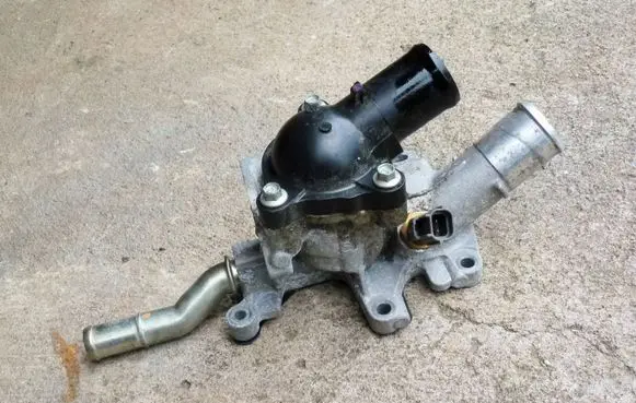 Mazda CX-5 Thermostat/thermostat housing