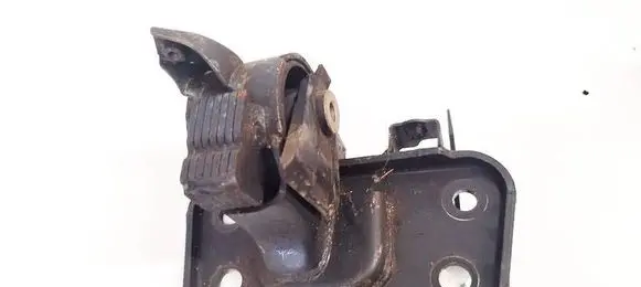 Toyota Avensis T270 Engine mount bracket 