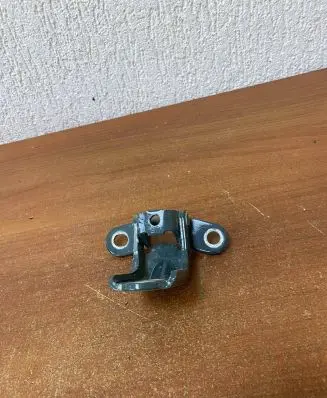 KIA Niro Front door lower hinge 1075