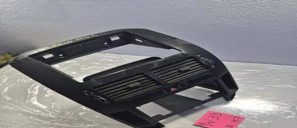 Volkswagen Polo IV 9N3 Dashboard center trim panel 