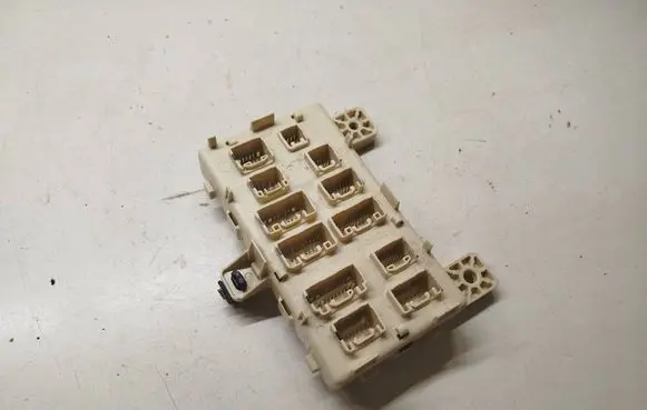 Lexus RX 330 - 350 - 400H Fuse module 