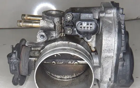 Volkswagen Golf IV Throttle valve