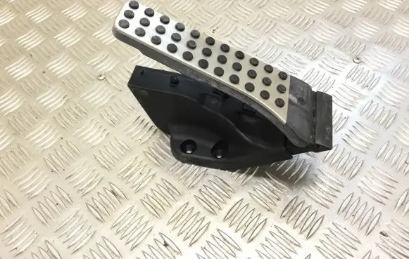 Mercedes-Benz E W238 Accelerator throttle pedal A2053000104