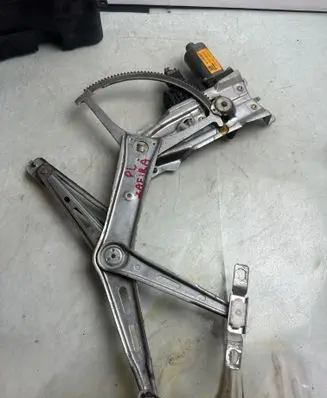 Opel Zafira A Front door window regulator with motor 90579355 101249200