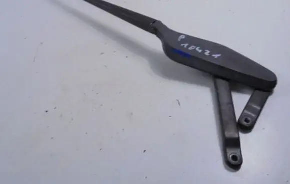 Front wiper blade arm