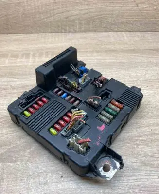 Renault 19 Central body control module Renault19FuseBox