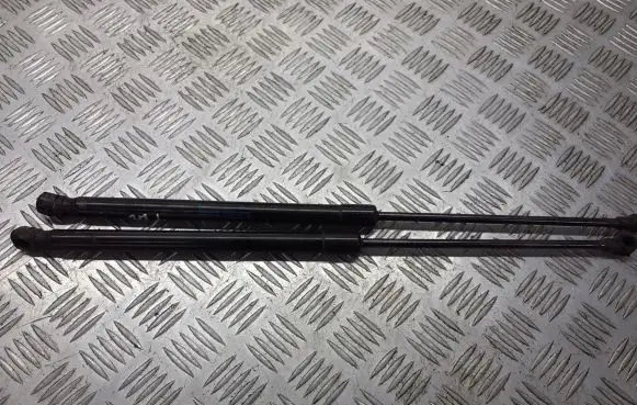 Volkswagen Polo IV 9N3 Shock absorber/damper mounting bracket 