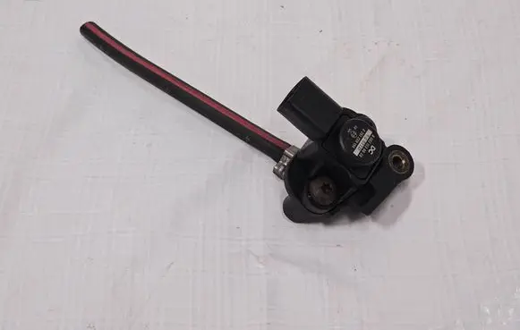 Mercedes-Benz Vito Viano W639 Air pressure sensor A0071530028 0261230196