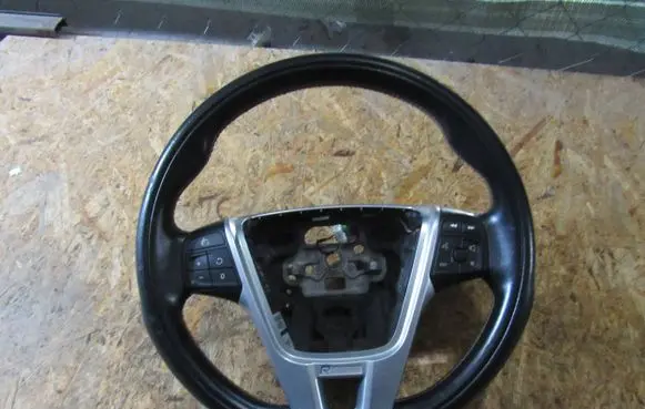 Volvo V40 Cross country Steering wheel