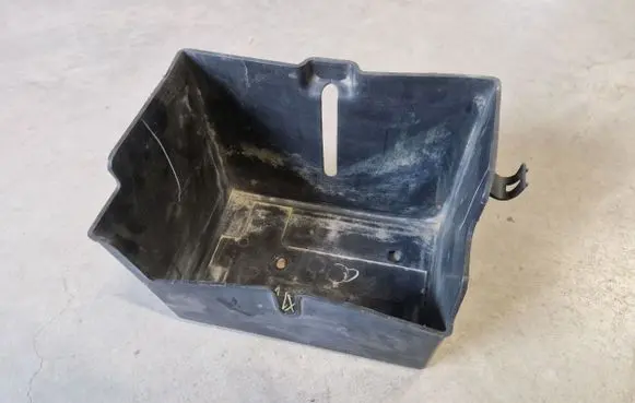 Mitsubishi L200 Battery box tray MN179222