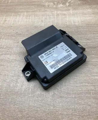 Volkswagen Tiguan Hand brake control module 3AA907801E 17982901A