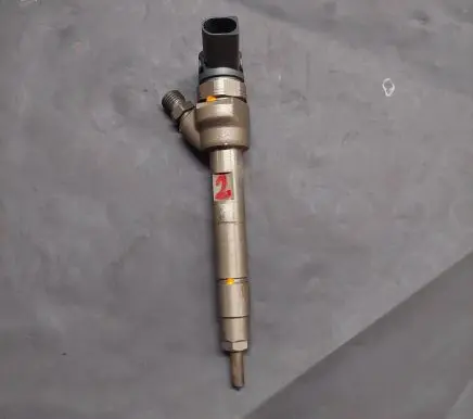 BMW 5 F10 F11 Fuel injector 7810702