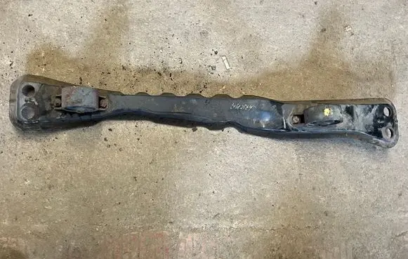 Mitsubishi Carisma Gearbox mounting bracket