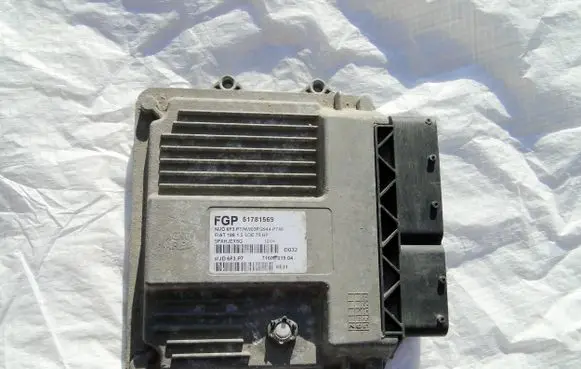 Fiat Punto (199) Engine control unit/module ECU 51781569 5PXHJEX5G 71600019