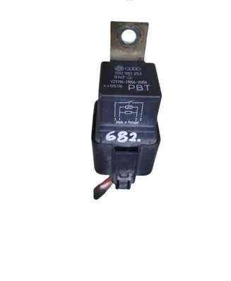 Volkswagen PASSAT B6 Other relay 3B0951253