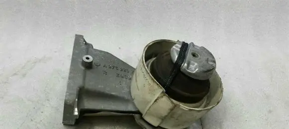 Mercedes-Benz S W221 Engine mount bracket A2202400917