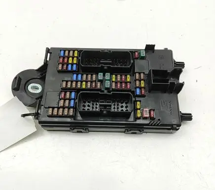 Volvo XC90 Fuse module 32142591 31682732