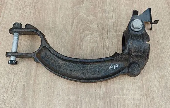 Audi A7 S7 4G Lower shock absorber bracket 8K0413L