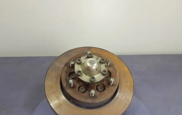Isuzu D-Max Front wheel hub spindle knuckle