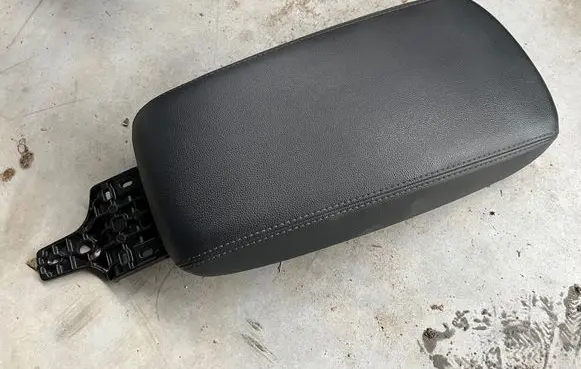 Alfa Romeo Stelvio Armrest 15615190