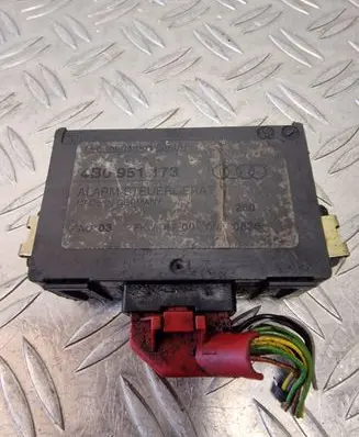 Audi A8 S8 D2 4D Alarm control unit/module 4B0951173