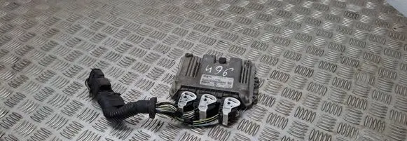 Mazda 3 I Engine control unit/module 6M6112A650BB 0281012530