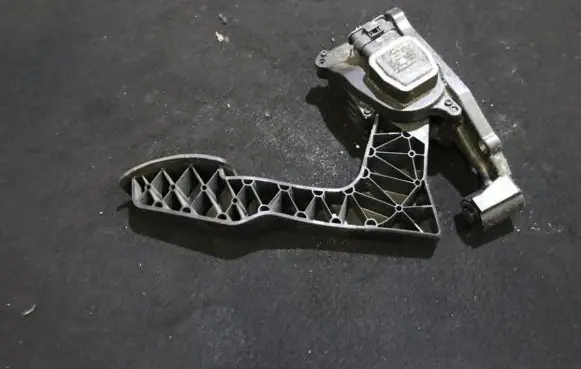 Accelerator throttle pedal