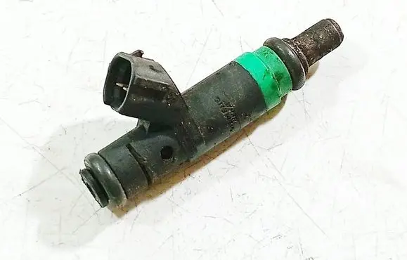 Audi A6 S6 C5 4B Fuel injector 06C133551