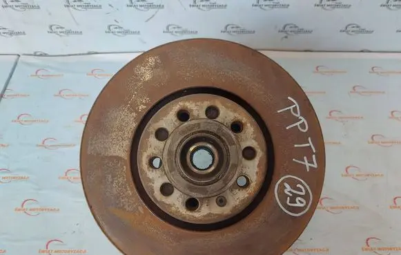 Audi Q3 8U Front wheel hub spindle knuckle 