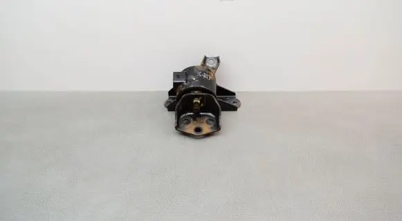 Engine mount bracket