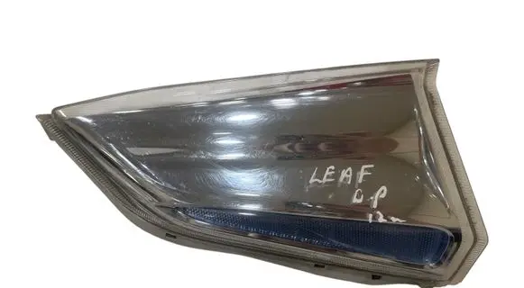Nissan Leaf I (ZE0) Front indicator light 