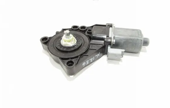 Hyundai i30 Front door window regulator motor 824602R000
