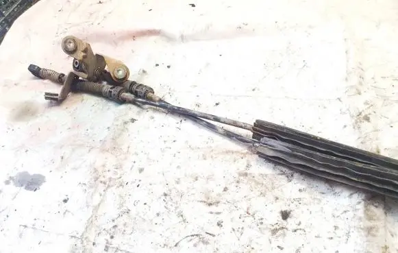Volkswagen Golf Plus Gear shift cable linkage 1k0711266k