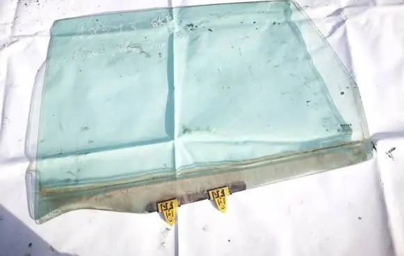 Rear door window glass