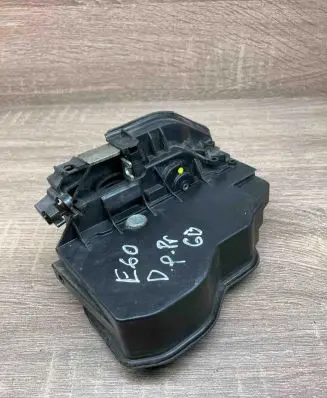 BMW X3 E83 Front door lock 7167072