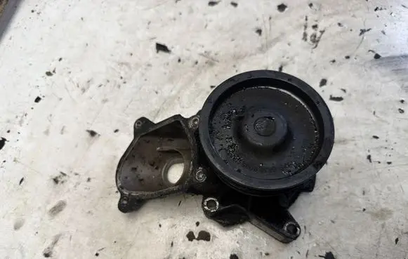 BMW 5 E60 E61 Water pump 7790045