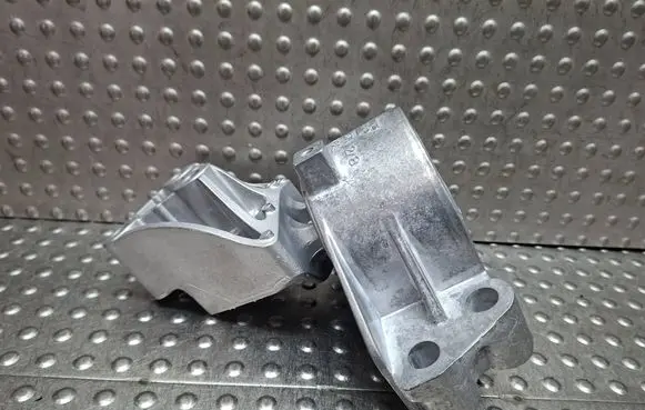 Fiat Doblo Engine mount bracket S27649731 517991100