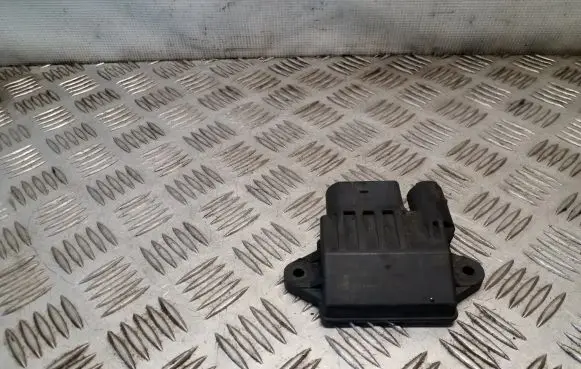 Jeep Grand Cherokee (WK) Glow plug pre-heat relay 0522140709