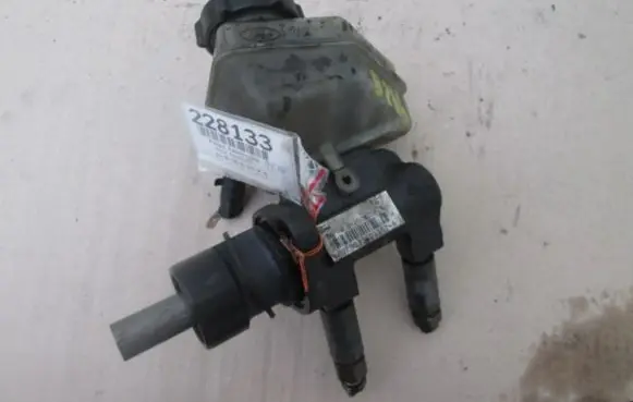 Ford Mondeo MK I Master brake cylinder
