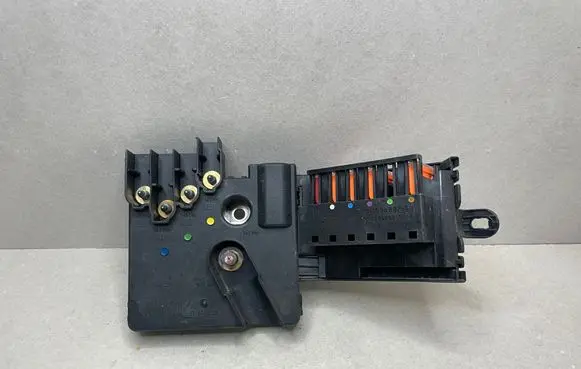 Mercedes-Benz E W211 Fuse module A2115461141