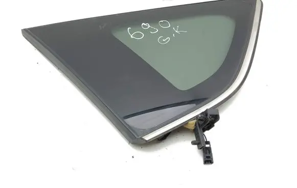 Toyota RAV 4 (XA40) Rear side window