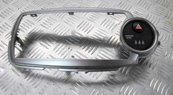 Toyota Yaris Radio/GPS head unit trim 