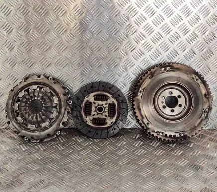 Dacia Sandero Clutch set kit 302101221R 123117423R