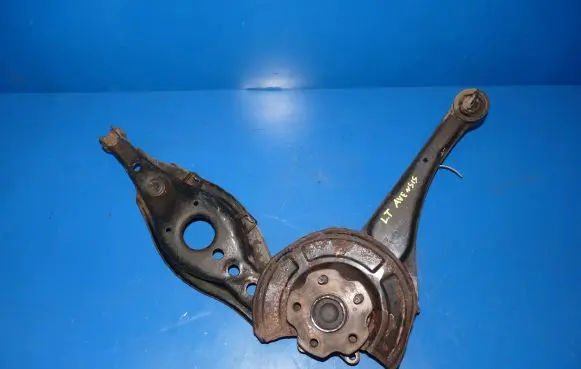 Toyota Avensis T270 Stub axle 